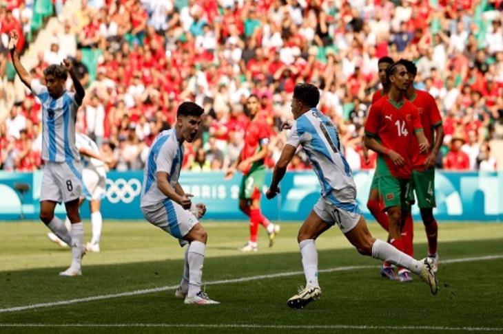 هدف قاتل من ميدينا يُنقذ الأرجنتين من هزيمة قاسية أمام المغرب (فيديو)